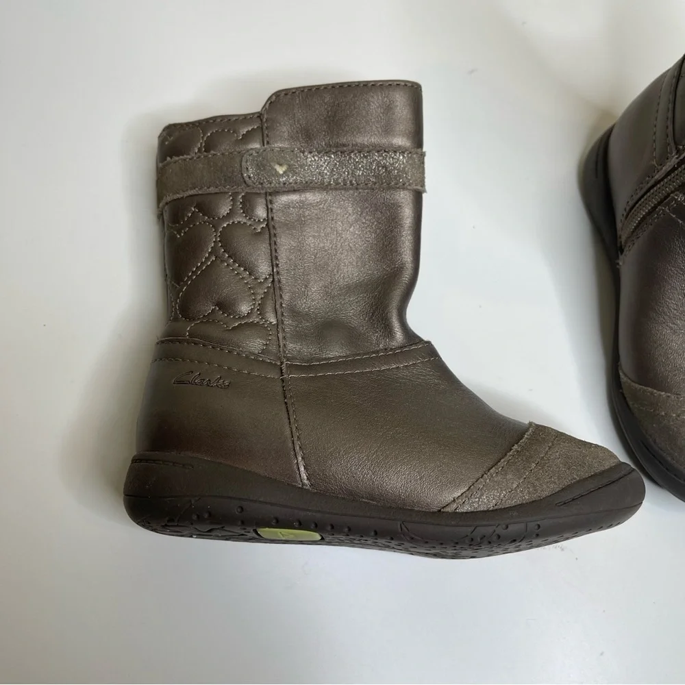 Clarks leather toddler zip up boots